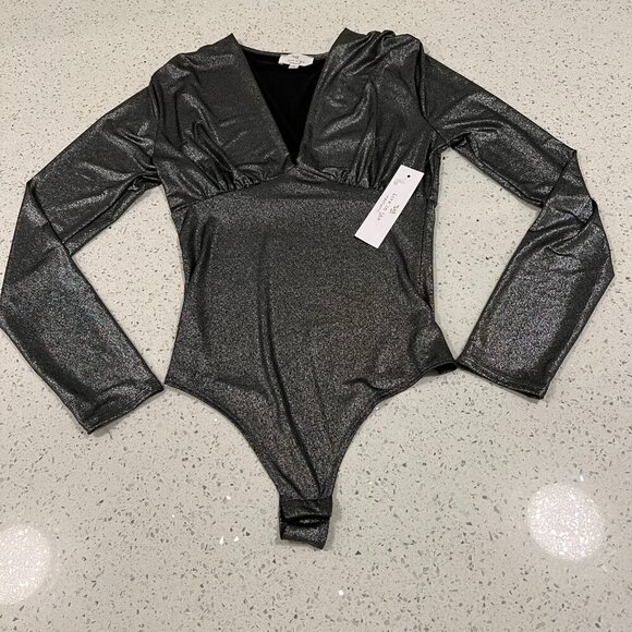 NWT LIVE IN THE MOMENT Metallic Shimmer Dark Silver Bodysuit Size M Deep V - Picture 3 of 10